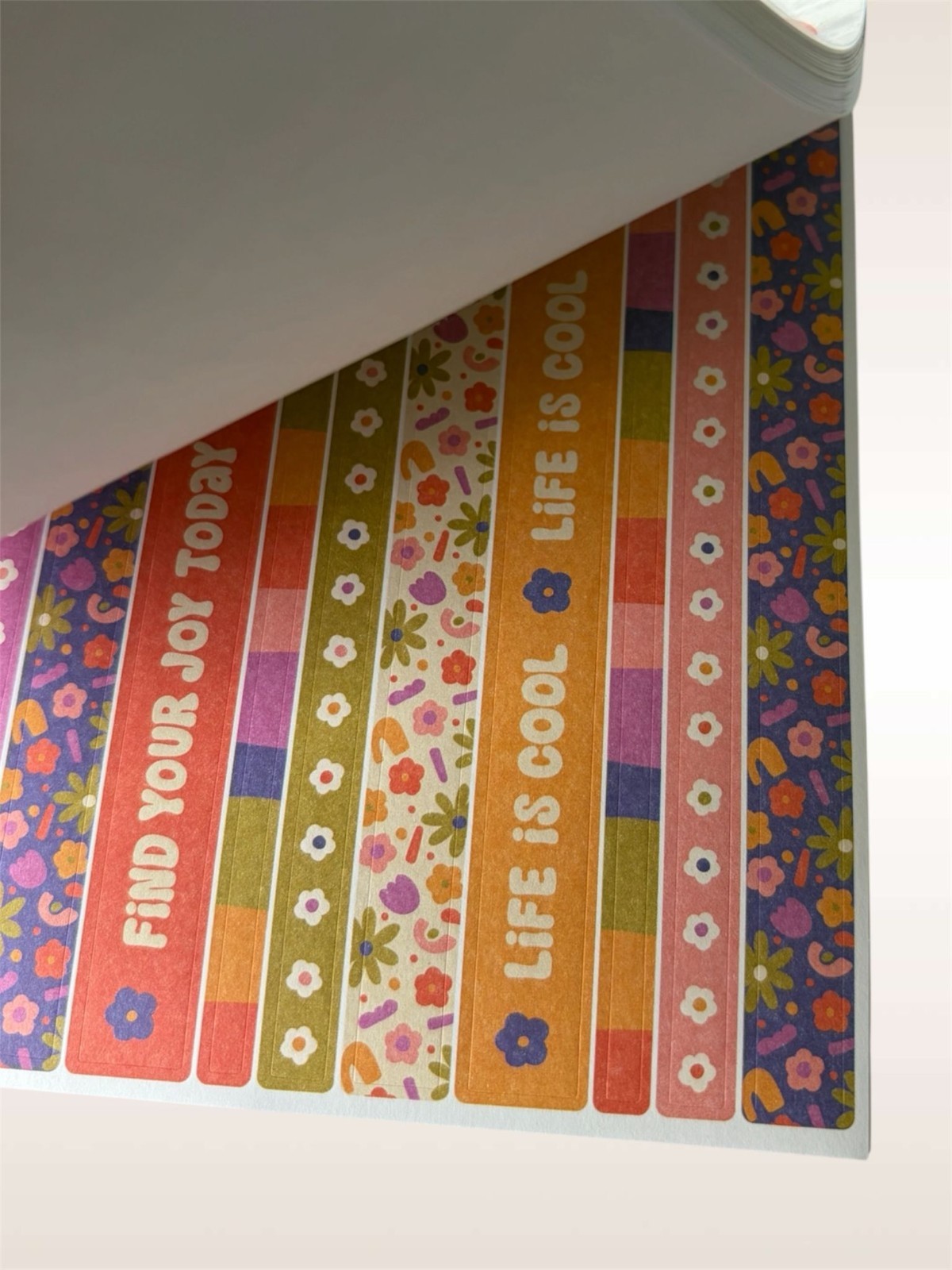 Agenda 52- Bubbly & Bright Sticker Book, 30 Sheets- 1526 pcs