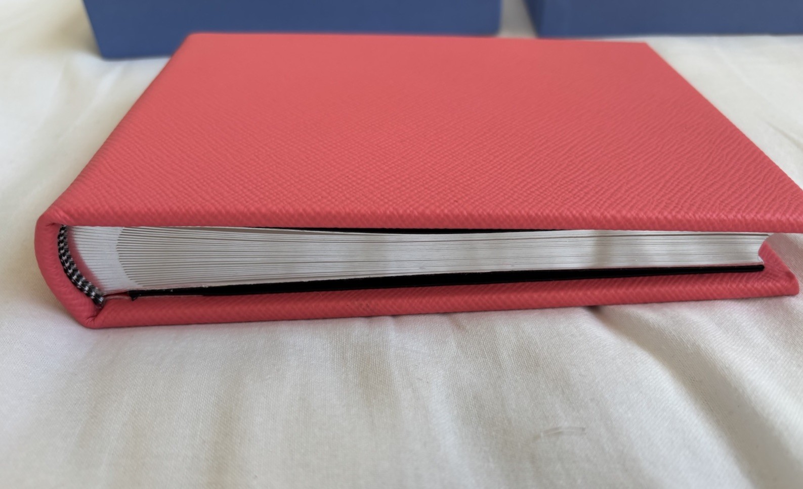 NIB Smythson of Bond Street Small Visitors Book in Pink Pebbled Leather Gilded