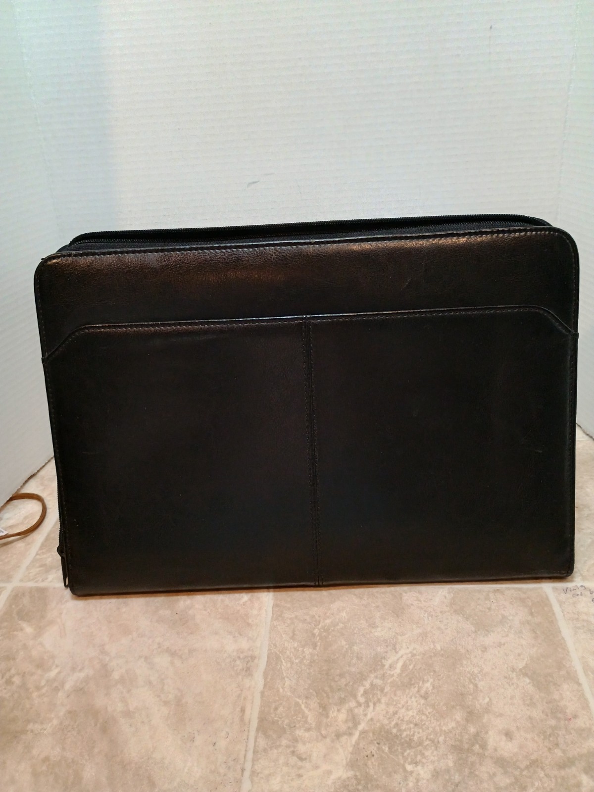 Black Zippered Padfolio Faux Leather Pre-owned Great Condition