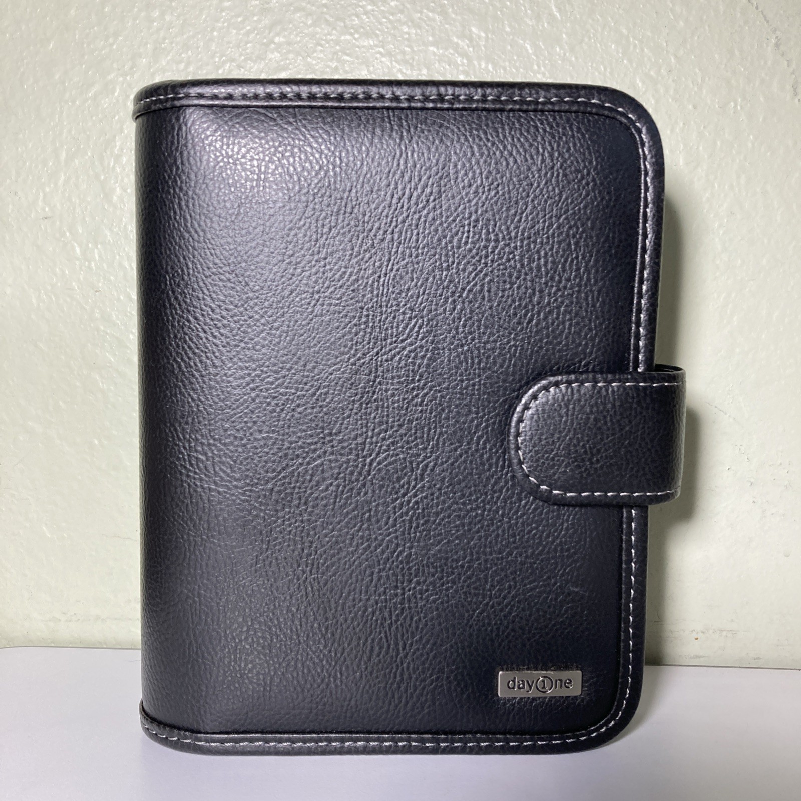 Franklin Covey Day One BLACK 1″ Ring Binder Planner 7.5” X 5.5″ Faux Leather