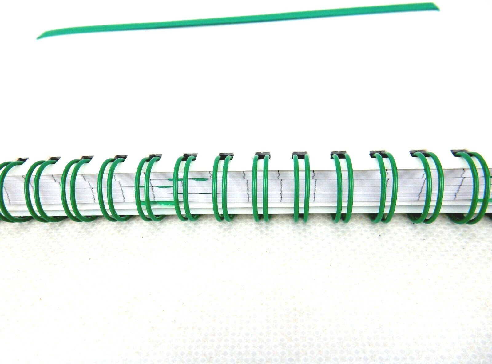 Wire Bound Notebook w/4 Dividers, White w/Green Accent, Elastic Closure, #MP499