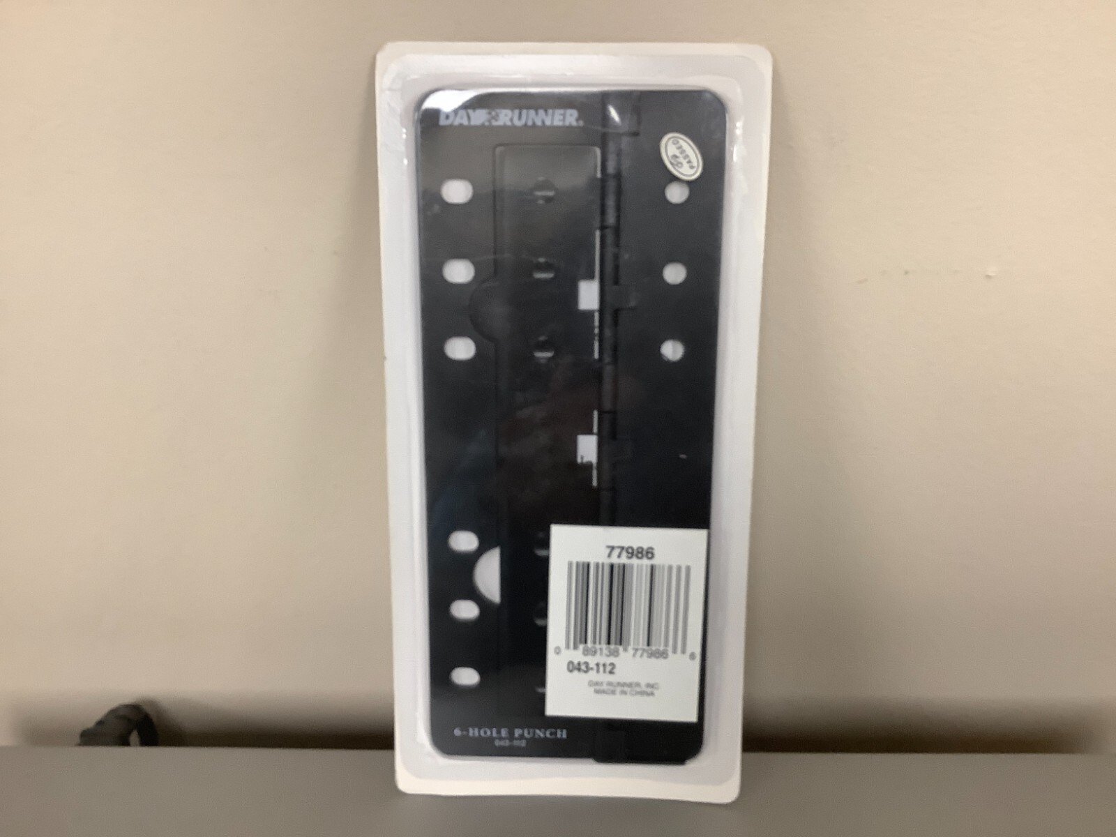 Vintage DAY RUNNER 043-112 Portable Hole Punch 6 Holes.