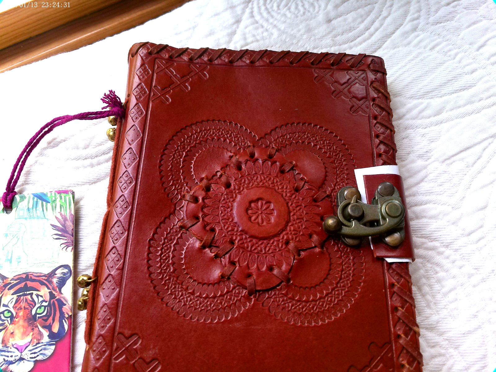 JEWEL OF MUMBAI HANDMADE LEATHER JOURNAL ORNATE METAL LATCH 144 LINED PAGES A