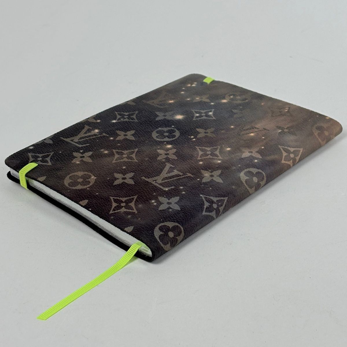 Louis Vuitton Cahier Gustave MM Notebook Memo Pad Monogram Galaxy Brown GI0359