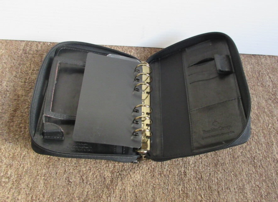 1996 Franklin Covey Genuine Black Leather Space Maker 6-Ring Zip Around Binder