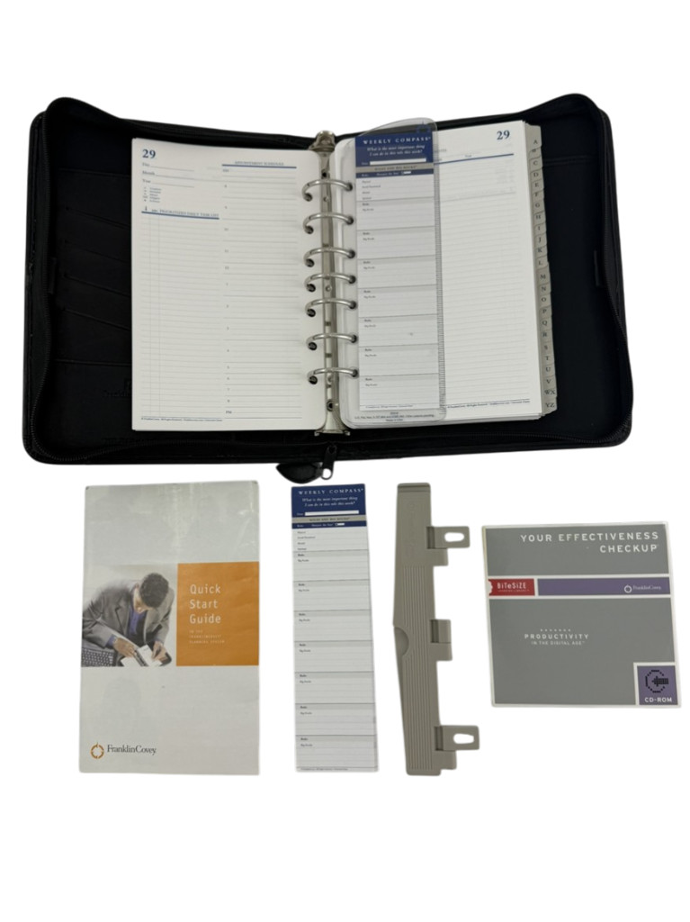 Franklin Covey Vintage Classic Zip Around 7 Ring Binder Planner NEW Pages Insert