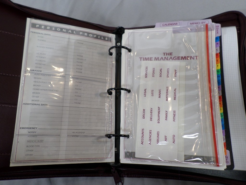 EUC CLEAN CLASSIC EDITION DAY RUNNER RED BINDER DAILY PLANNER CALENDER