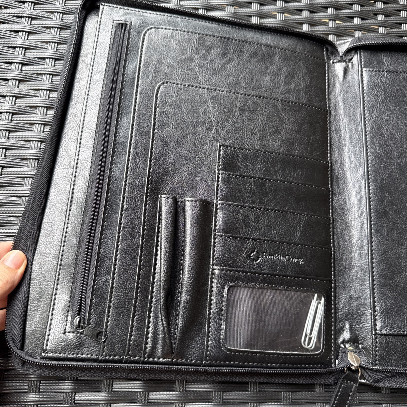Franklin Covey Slim Compact Zipper Round Binder Black Faux Leather Organiser