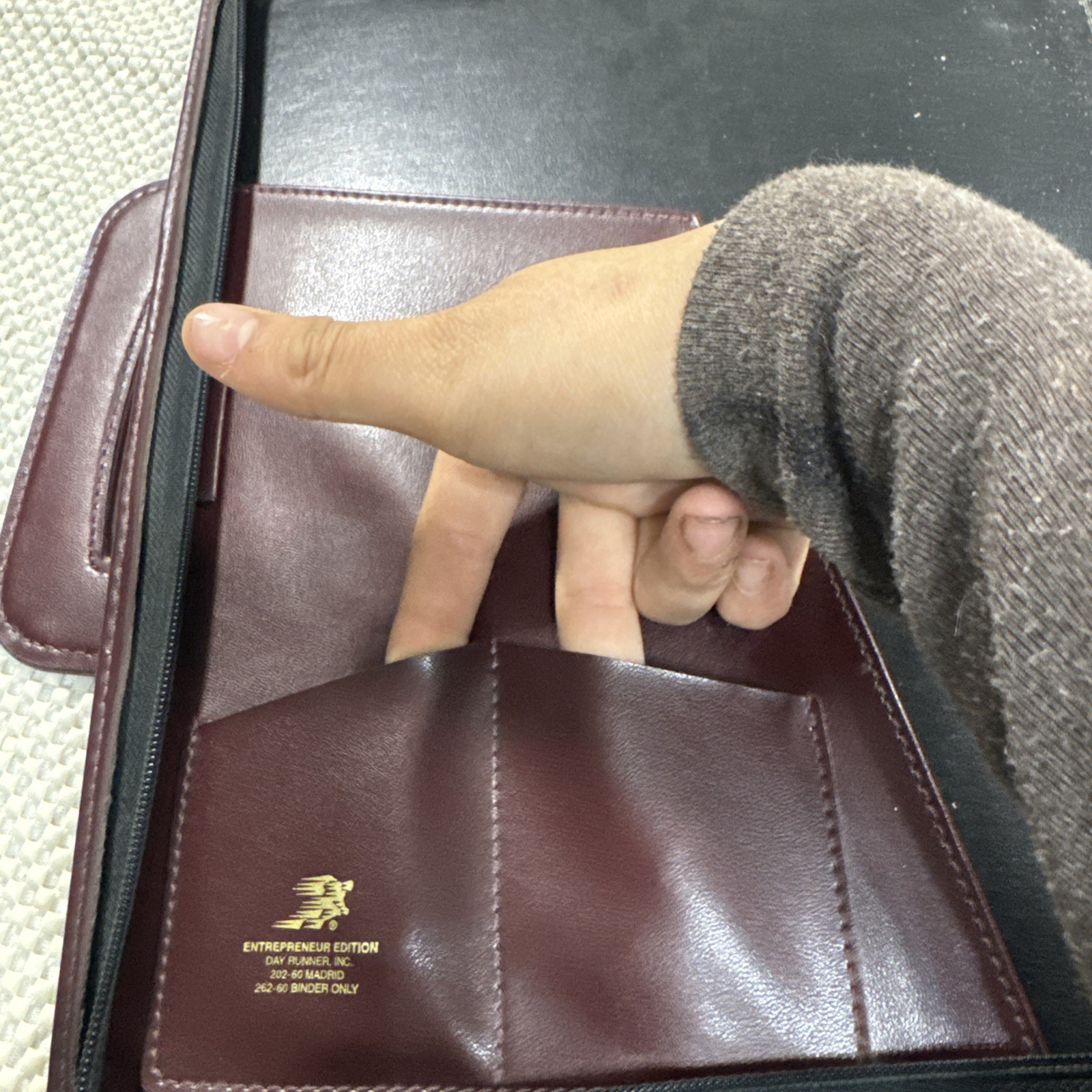 Day Runner Classic Edition Burgundy Brown Leather & Inserts Full Zip Vtg 136-88
