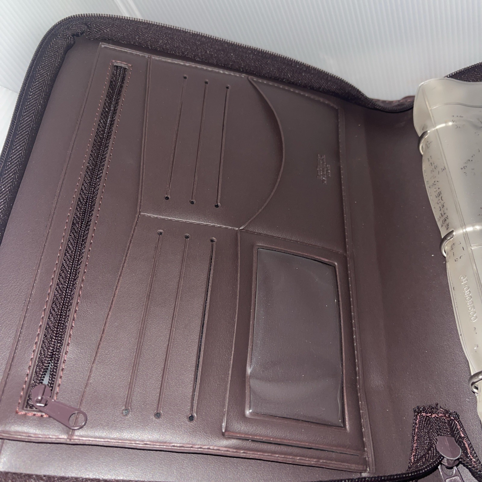 Lot Of 2 Dayrunner Burgundy/Brown Planners 8×10”🍀 Zip Around With Some Inserts