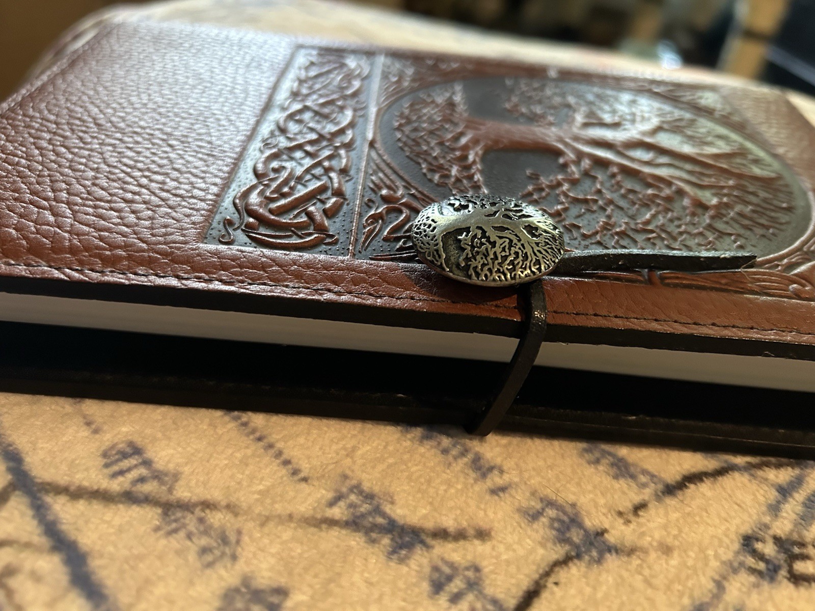 Oberon Design Leather 6″ x 9″ Journal Cover Celtic Oak in Saddle with Blank Book