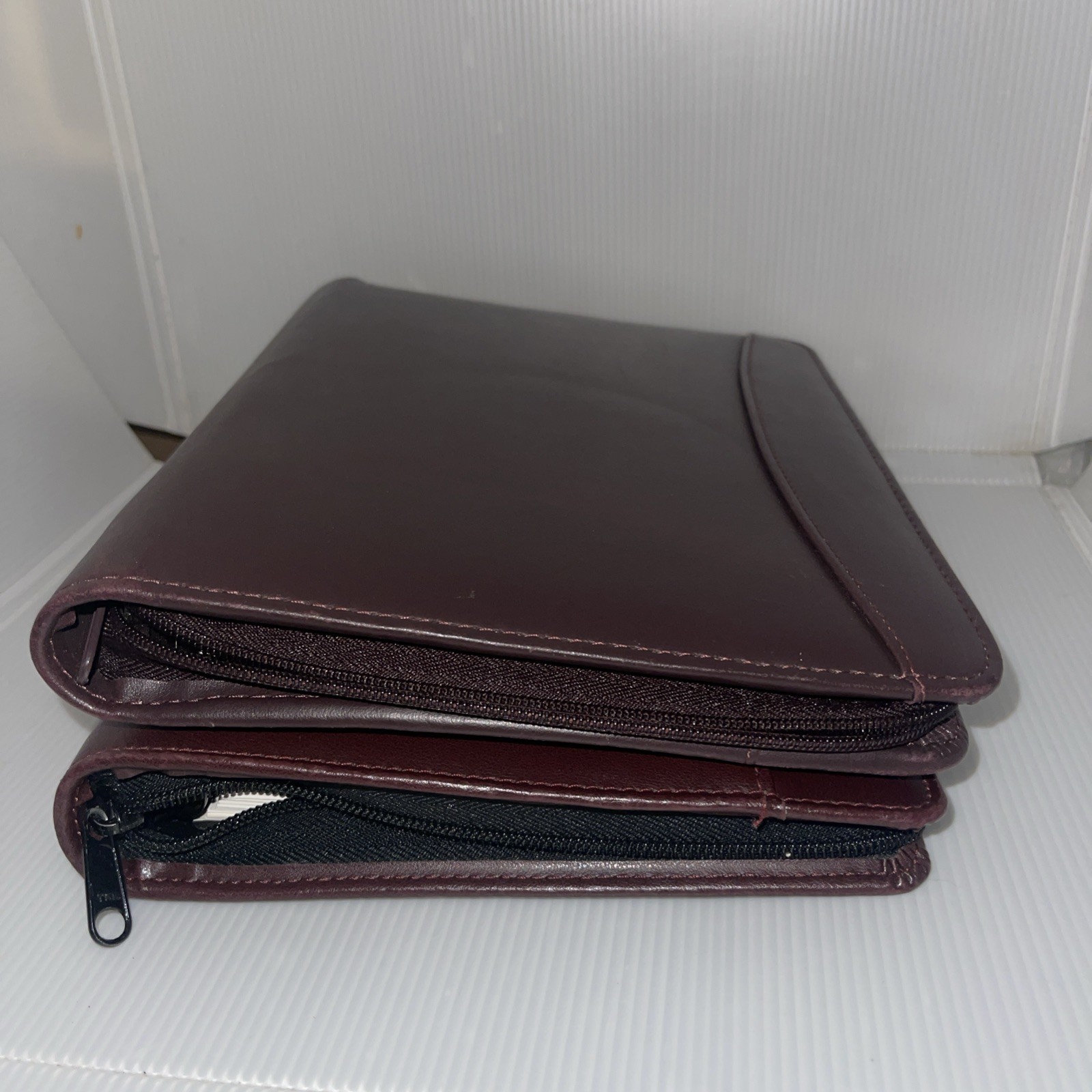 Lot Of 2 Dayrunner Burgundy/Brown Planners 8×10”🍀 Zip Around With Some Inserts