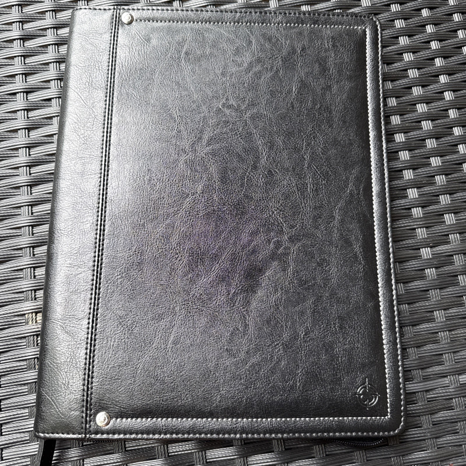 Franklin Covey Slim Compact Zipper Round Binder Black Faux Leather Organiser