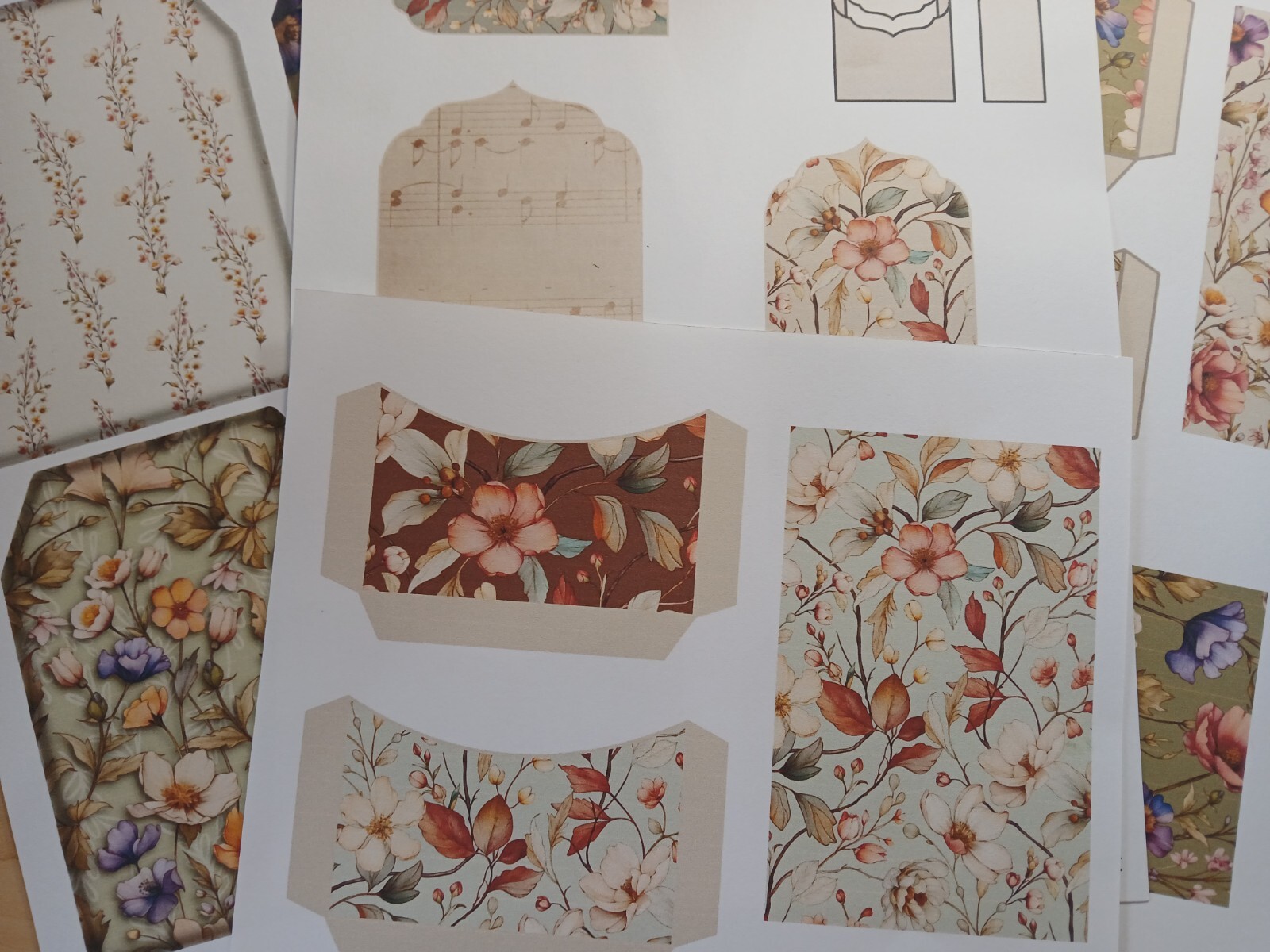 Junk Journal Booklet “Faith” Scripture Quotes Florals Ephemera, Cards, Pockets+