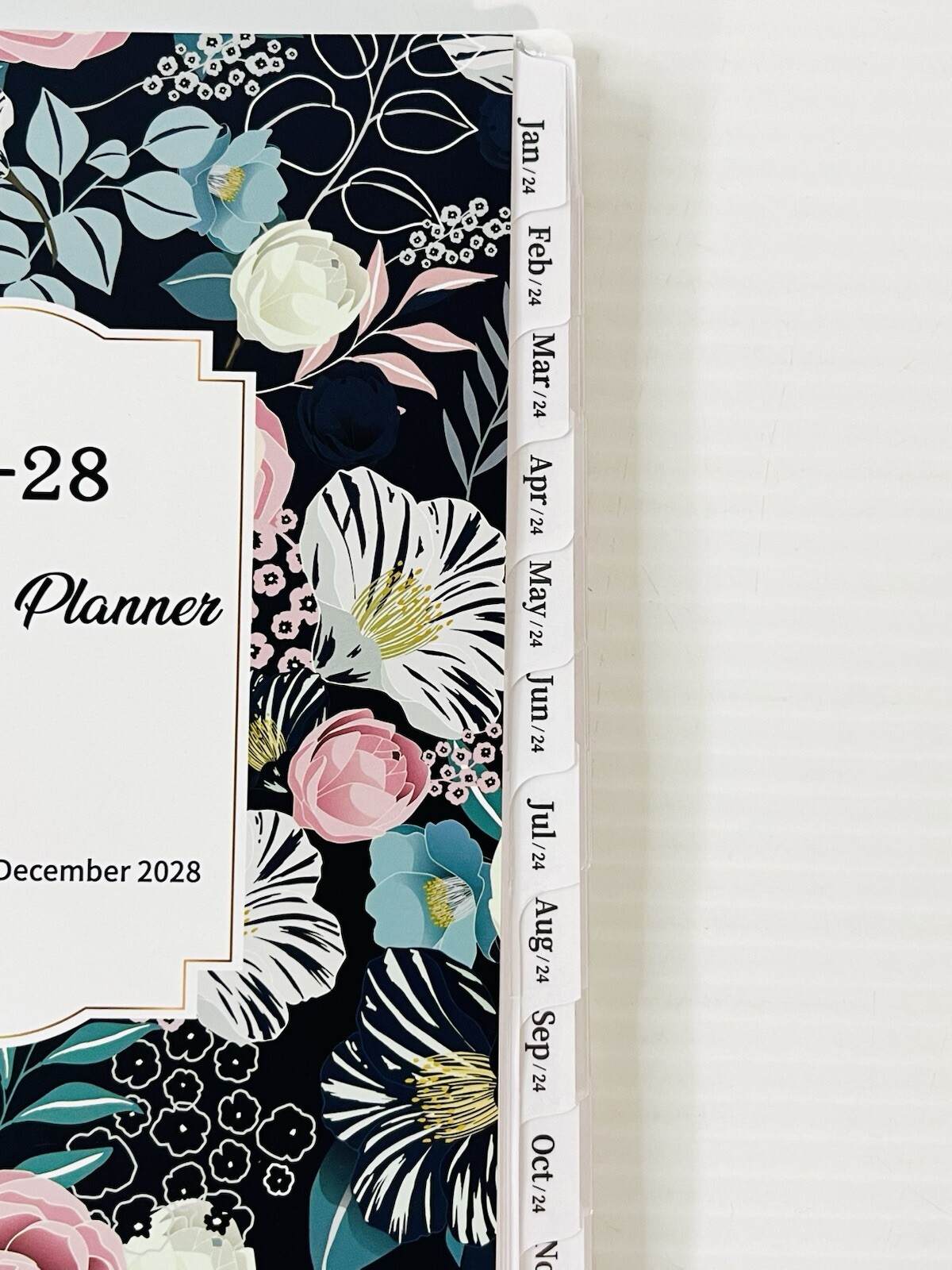 5-Year/60-Month 2024-2028 Monthly Planner Spiral Bound Floral 8.5” x 6.4” NWT