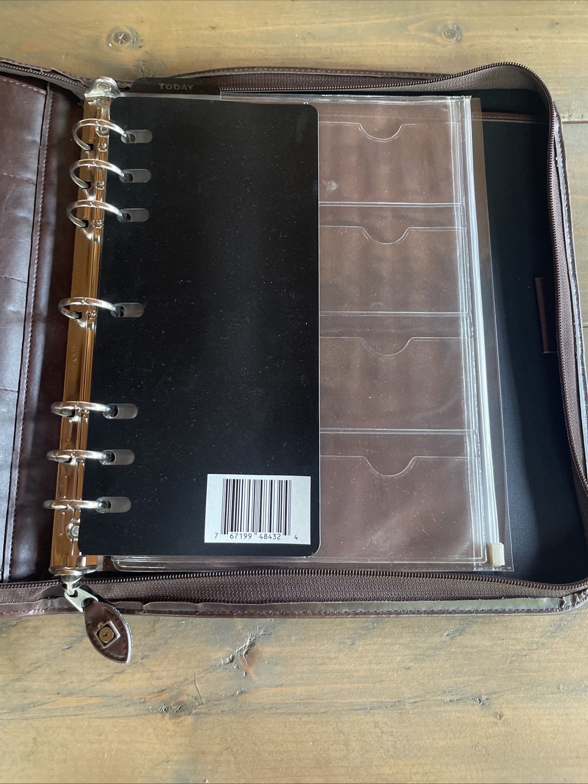 Day-Timer Distressed Leather Zippered Planner Cover, Brown, Folio 8 1/2 x 11