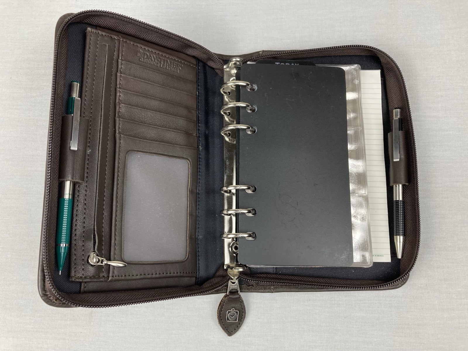 VTG DAY-TIMER BROWN LEATHER 6 RING PLANNER ORGANIZER 8” X 5.5” FRONT POCKET VGC!