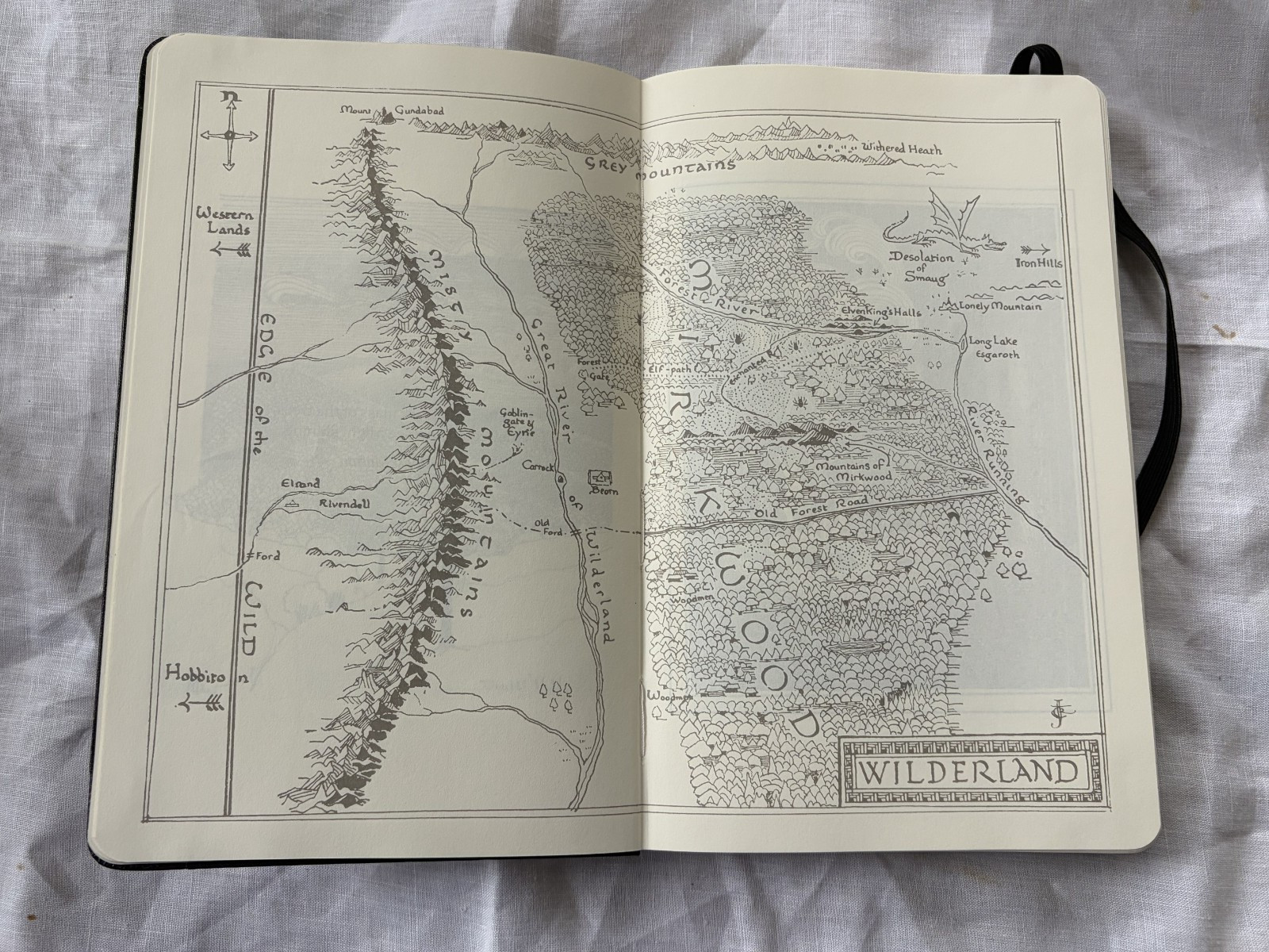 MOLESKINE THE HOBBIT LARGE RULED NOTEBOOK-SMAUG/MOUNTAINS COVER