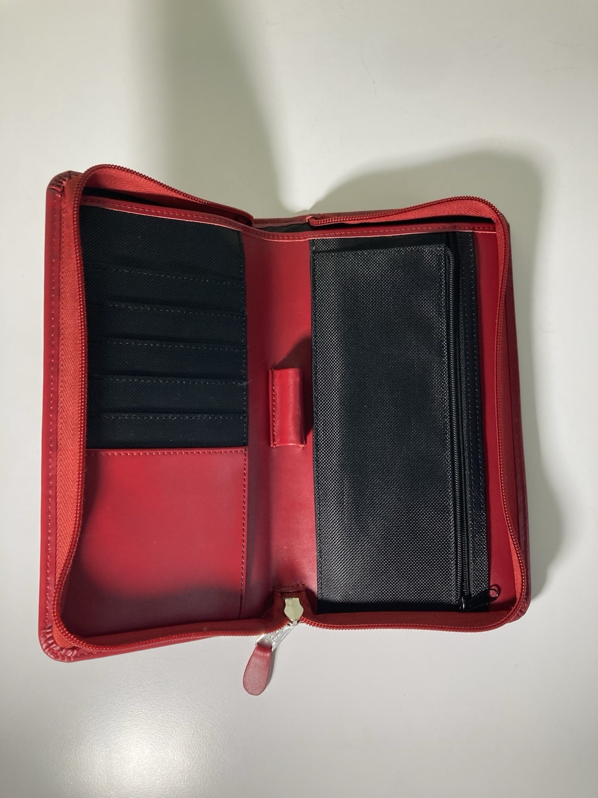 CLAVA Classico Italia Genuine Leather Red Zip Around Portfolio Organizer