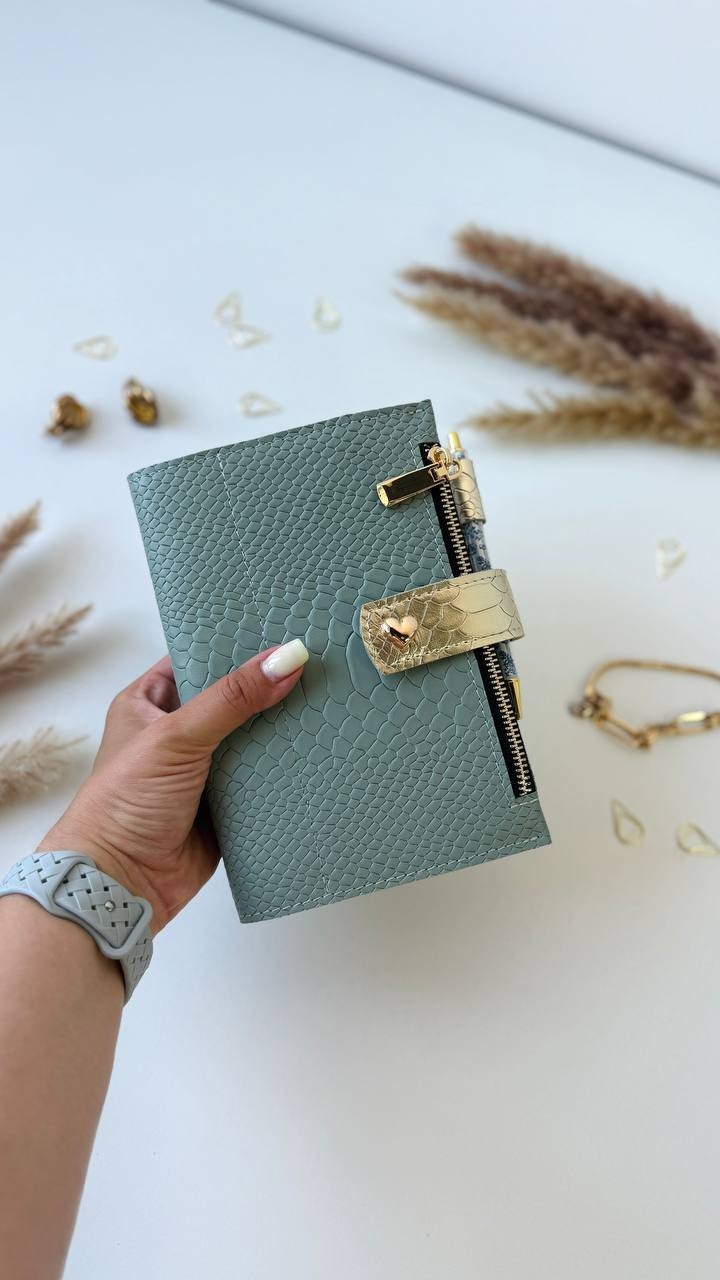Green A6 leather notebook cover binder 6-Rings. Notes planner gift for her.