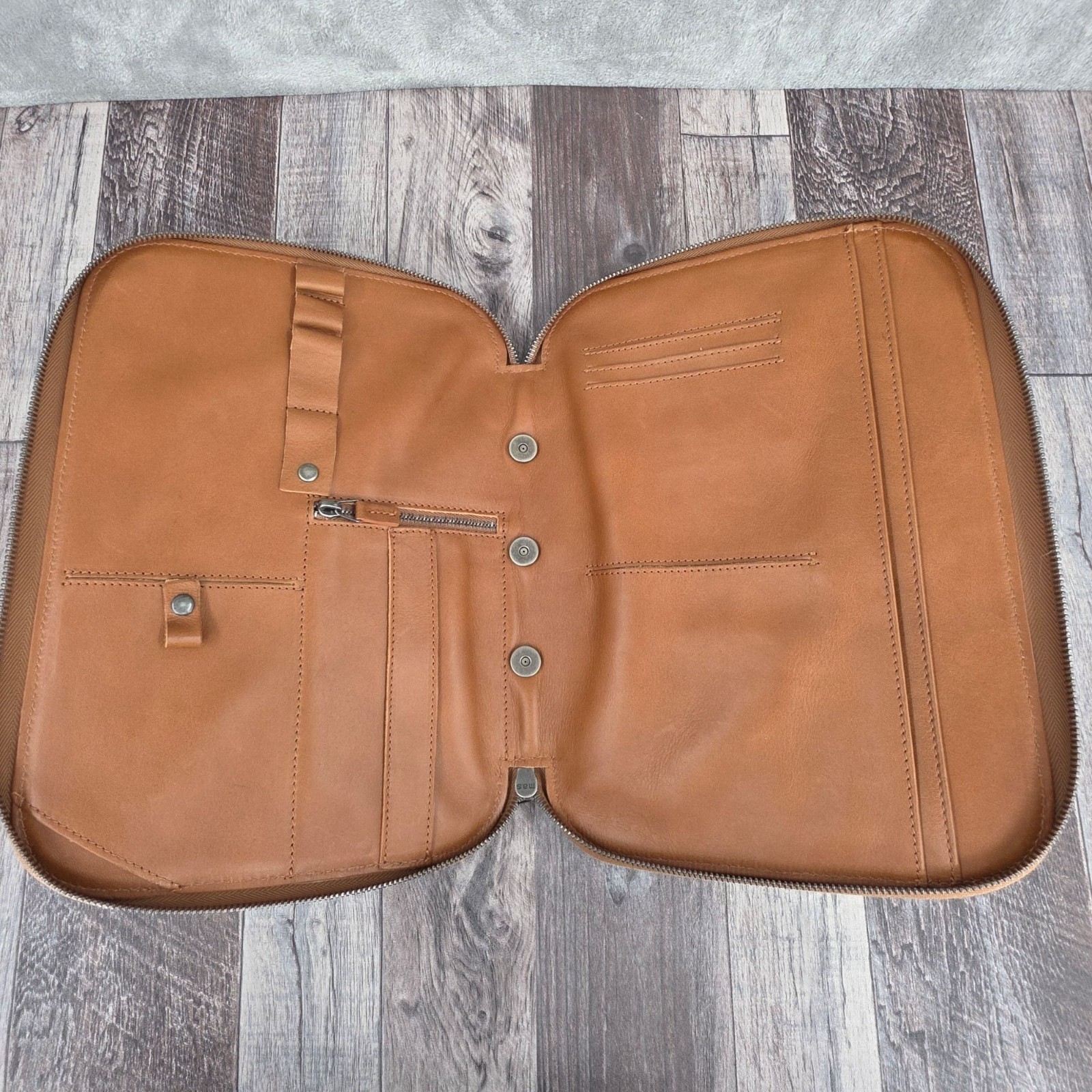 This is Ground TIG Mod Tablet 4 Leather Organizer Zip Around Toffee No Inserts