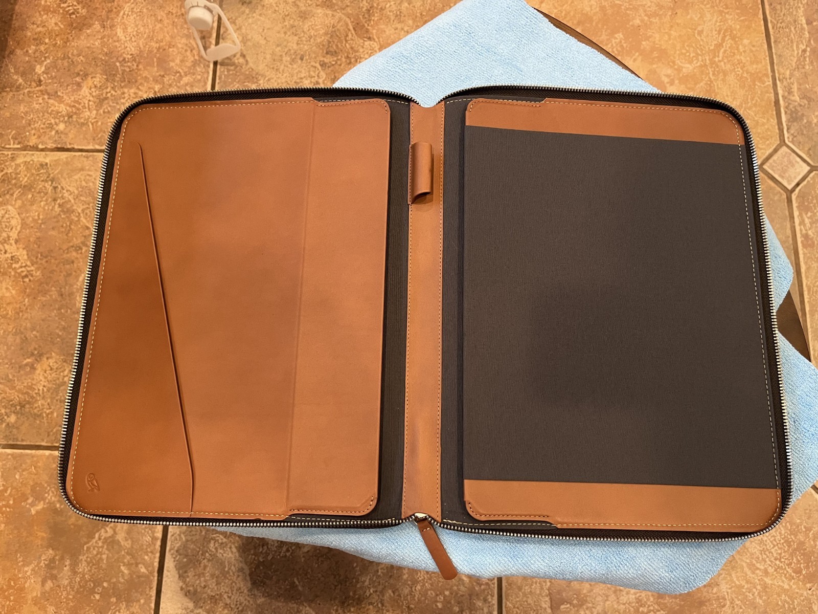 Bellroy A4 Work Folio premium Caramel leather (EWFB-Caramel) – Near Mint