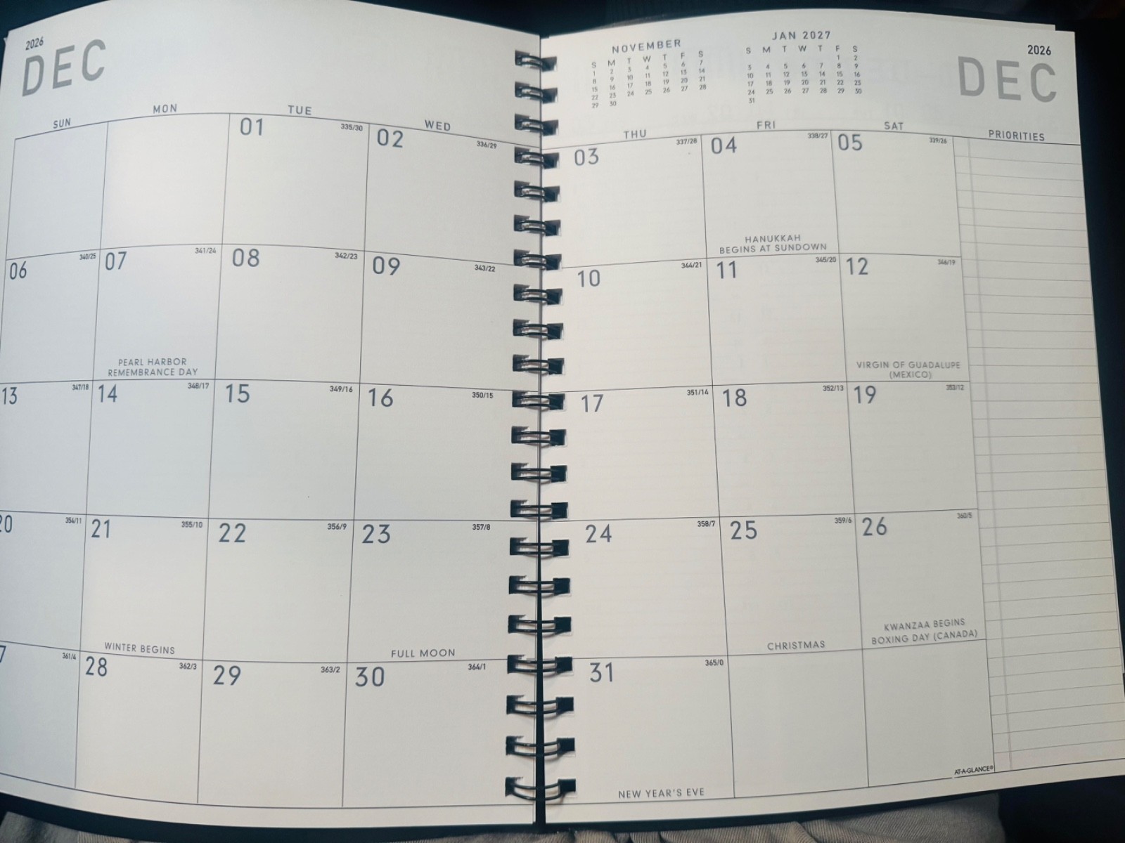 AT-A-GLANCE G520-14 DayMinder 8″ x 11″ Weekly Appointment Book – Burgundy