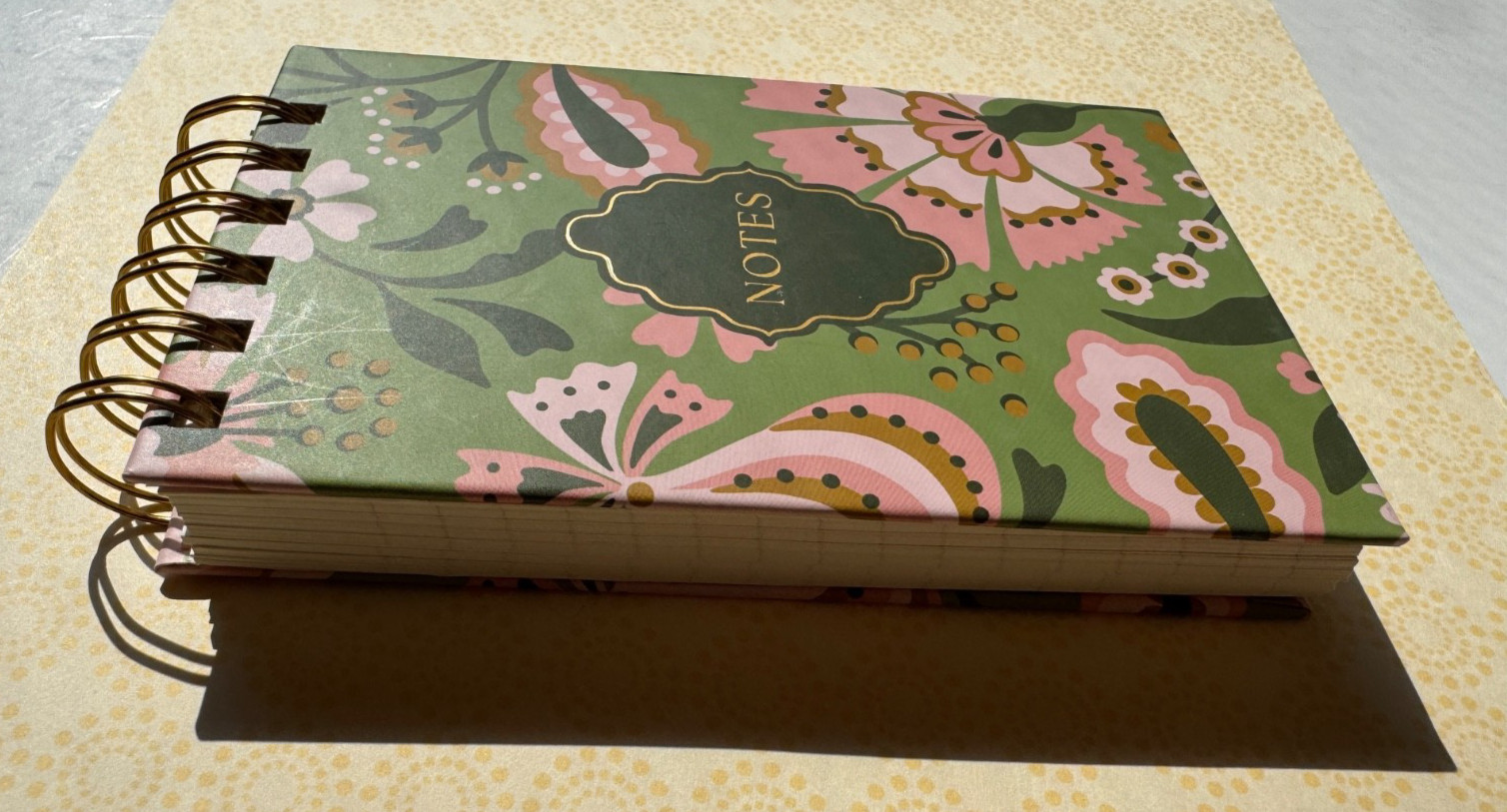 Spiral Pocket Lined Notebook + Pen-Floral Design-6.5 in x3.5 in- Shopping list..