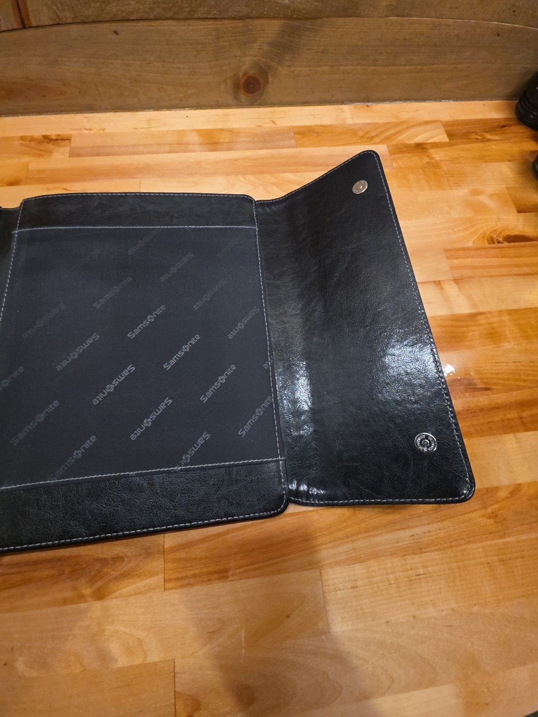 Samsonite Vinyl Tri-Fold Writing Pad, 10 1/2″ x 12 1/2″ Black, Used
